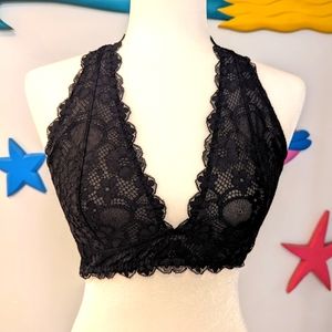 Free People Lace Halter Bra. NWT. Size M.